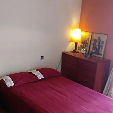 Δωμάτια σε οικογενειακή κατοικία Private In A Shared Flat *